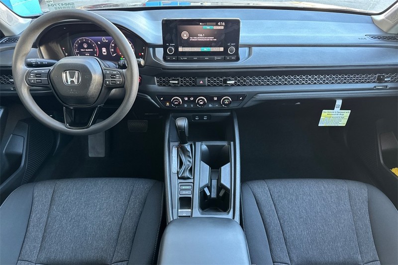 Honda Accord Sedan Vehicle Full-screen Gallery Image 12