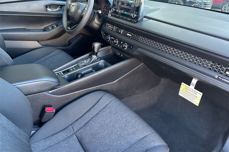 Honda Accord Sedan Vehicle Full-screen Gallery Image 14