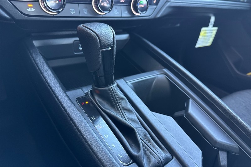 Honda Accord Sedan Vehicle Full-screen Gallery Image 19