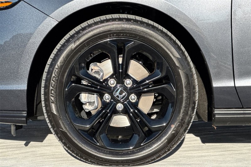 Honda Accord Sedan Vehicle Full-screen Gallery Image 24