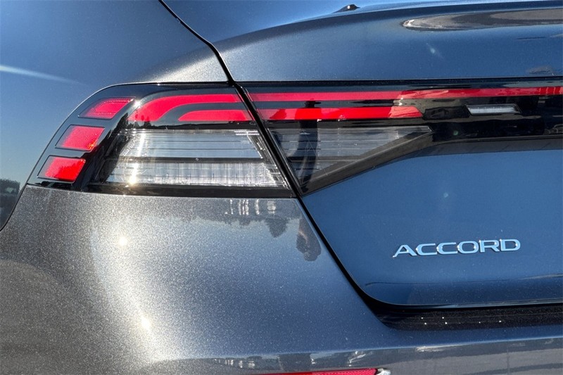 Honda Accord Sedan Vehicle Full-screen Gallery Image 25