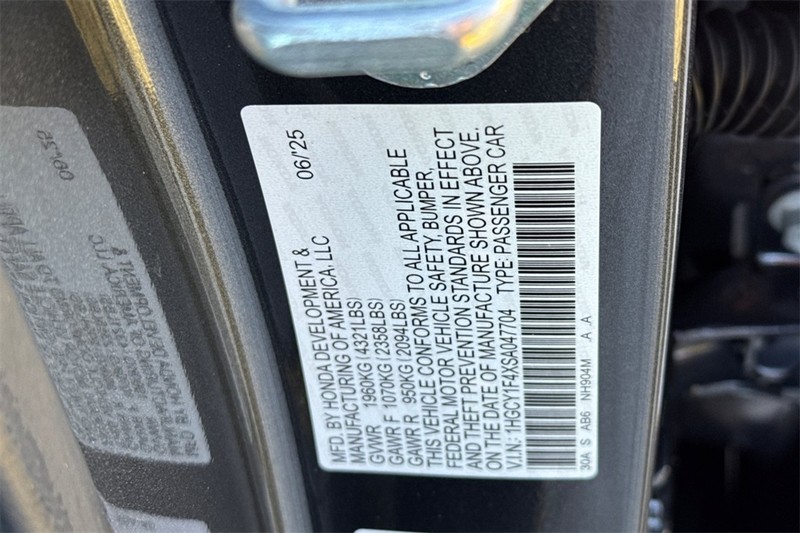 Honda Accord Sedan Vehicle Full-screen Gallery Image 26