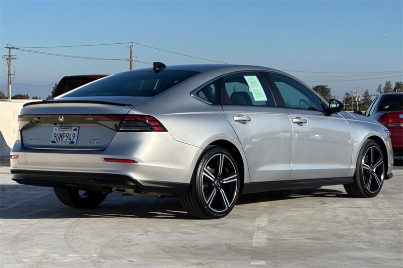 Honda Accord Hybrid Vehicle Full-screen Gallery Image 03