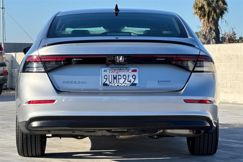 Honda Accord Hybrid Vehicle Full-screen Gallery Image 04
