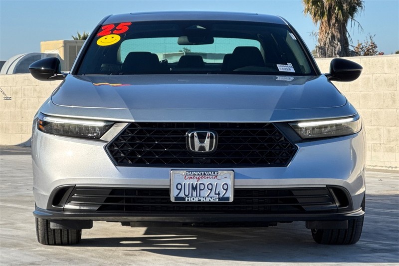 Honda Accord Hybrid Vehicle Full-screen Gallery Image 08