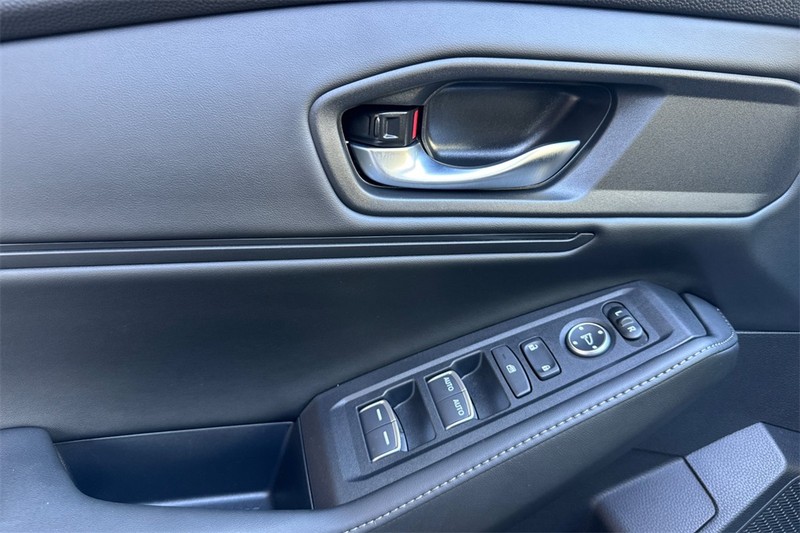 Honda Accord Hybrid Vehicle Full-screen Gallery Image 10