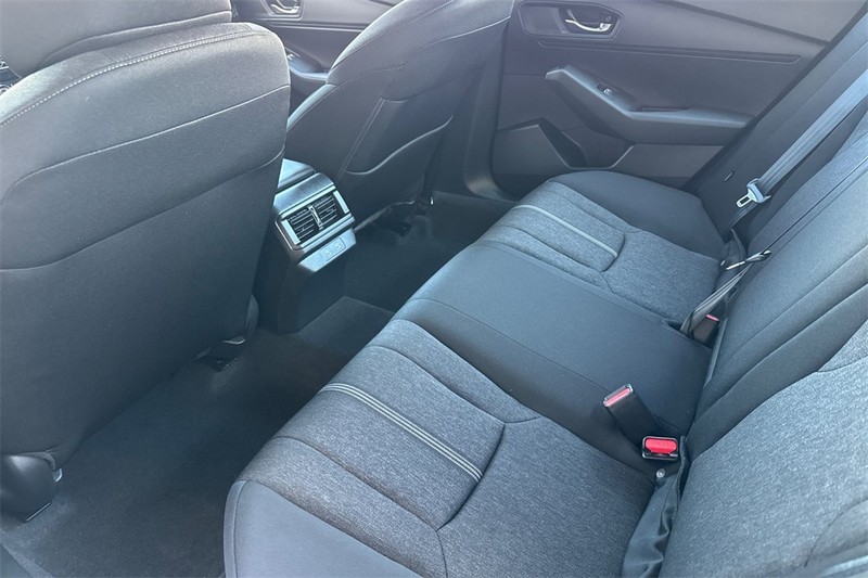 Honda Accord Hybrid Vehicle Full-screen Gallery Image 11