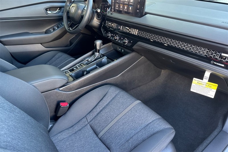 Honda Accord Hybrid Vehicle Full-screen Gallery Image 14