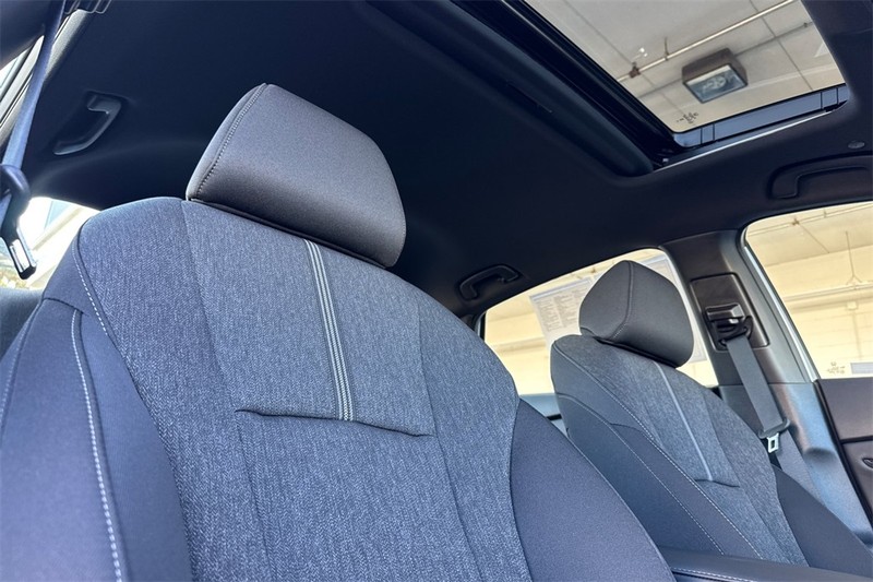 Honda Accord Hybrid Vehicle Full-screen Gallery Image 15