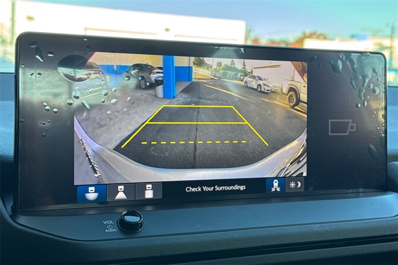 Honda Accord Hybrid Vehicle Full-screen Gallery Image 17