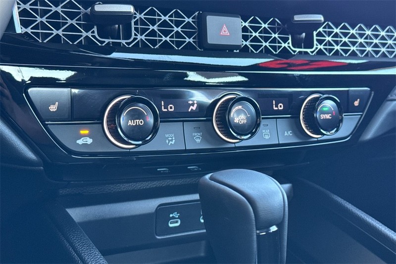 Honda Accord Hybrid Vehicle Full-screen Gallery Image 18