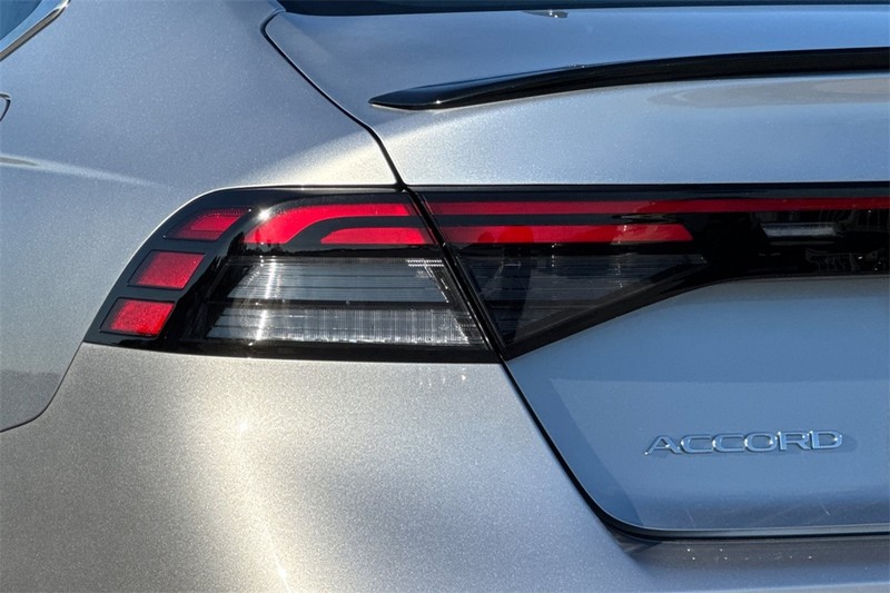 Honda Accord Hybrid Vehicle Full-screen Gallery Image 25