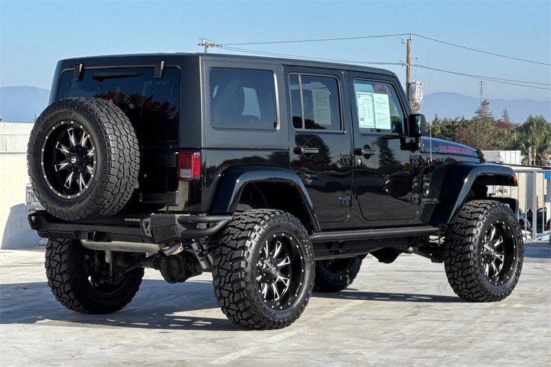 Jeep Wrangler Unlimited Vehicle Full-screen Gallery Image 03