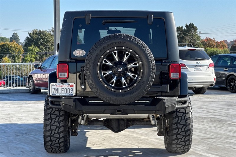 Jeep Wrangler Unlimited Vehicle Full-screen Gallery Image 04