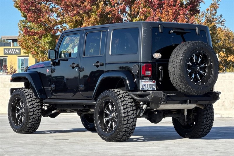 Jeep Wrangler Unlimited Vehicle Full-screen Gallery Image 05