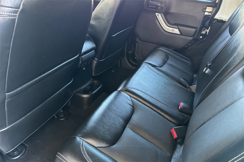 Jeep Wrangler Unlimited Vehicle Full-screen Gallery Image 11