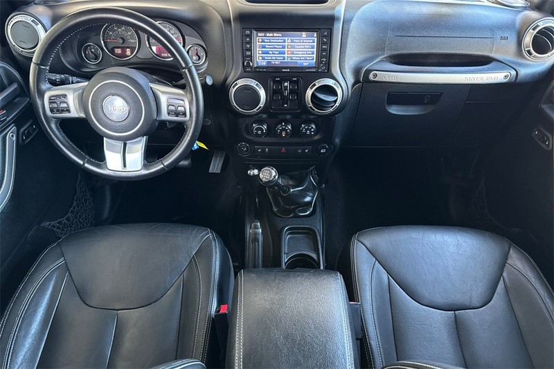 Jeep Wrangler Unlimited Vehicle Full-screen Gallery Image 12