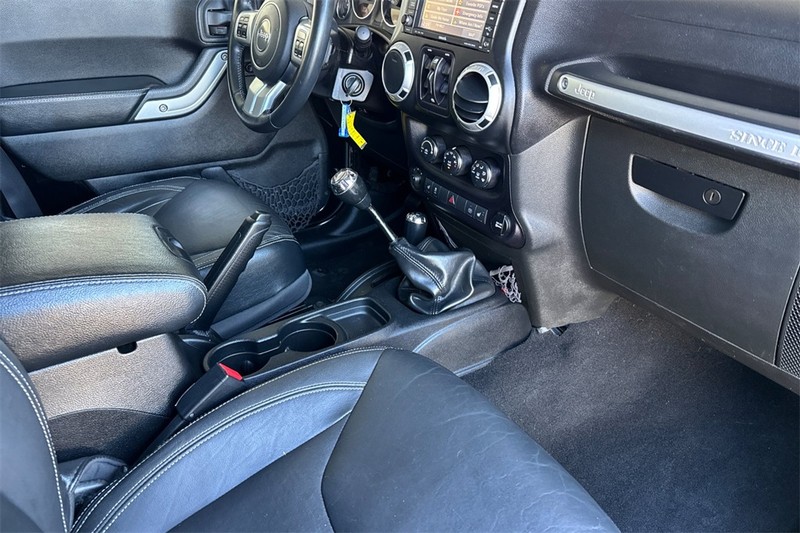 Jeep Wrangler Unlimited Vehicle Full-screen Gallery Image 15