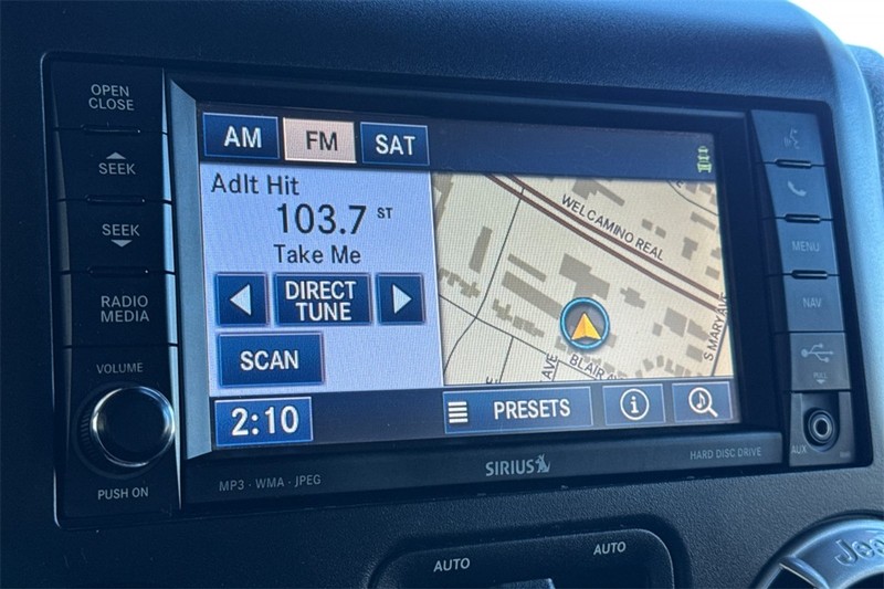 Jeep Wrangler Unlimited Vehicle Full-screen Gallery Image 17