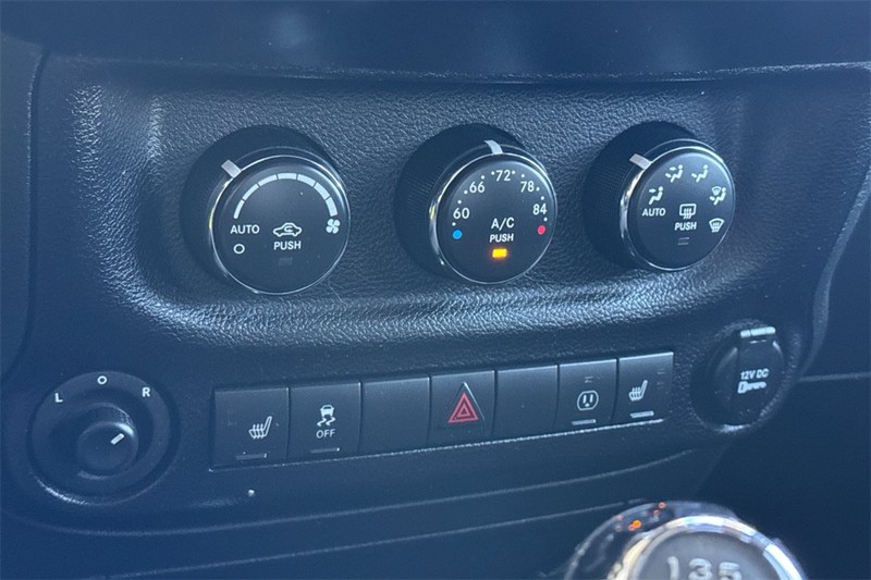 Jeep Wrangler Unlimited Vehicle Full-screen Gallery Image 19