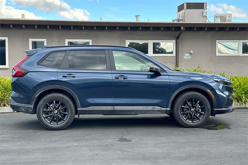 Honda CR-V Hybrid Vehicle Full-screen Gallery Image 03