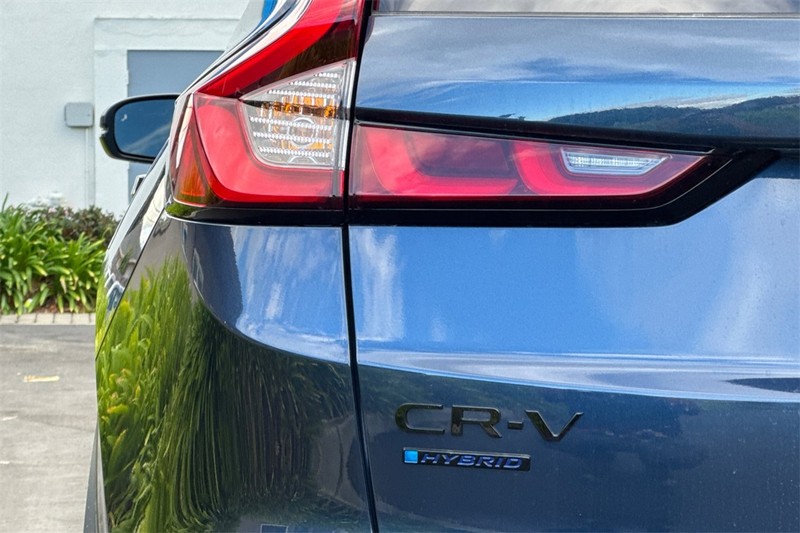 Honda CR-V Hybrid Vehicle Full-screen Gallery Image 06