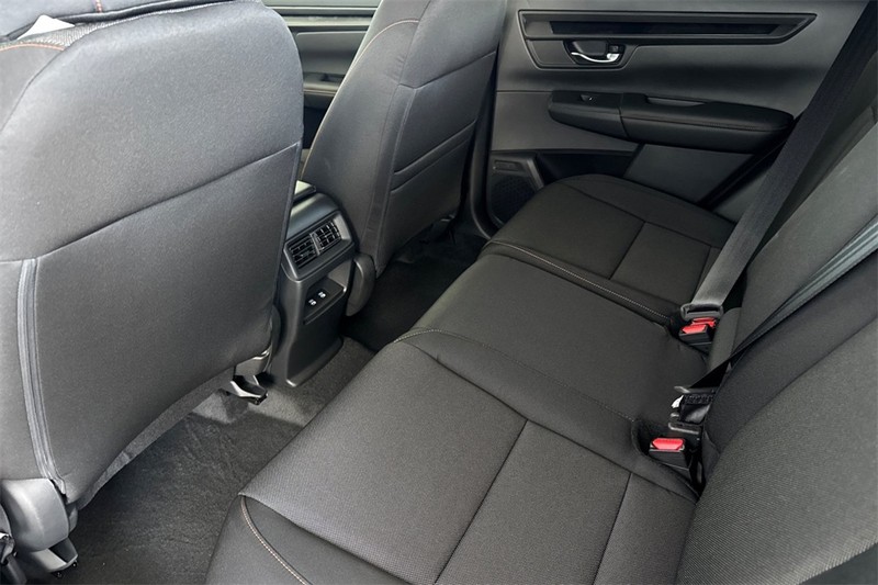 Honda CR-V Hybrid Vehicle Full-screen Gallery Image 09