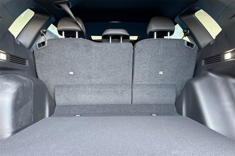 Honda CR-V Hybrid Vehicle Full-screen Gallery Image 12