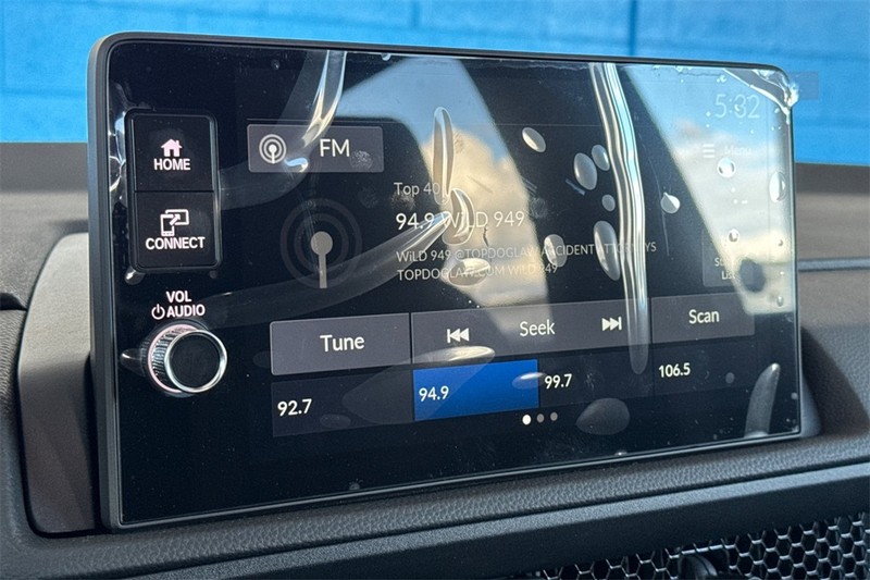 Honda CR-V Hybrid Vehicle Full-screen Gallery Image 14