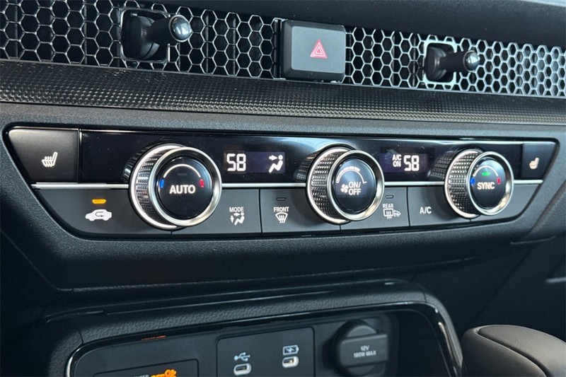 Honda CR-V Hybrid Vehicle Full-screen Gallery Image 16