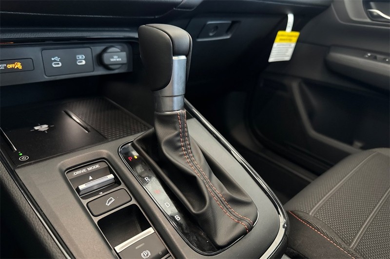 Honda CR-V Hybrid Vehicle Full-screen Gallery Image 17