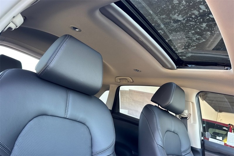 Honda HR-V Vehicle Full-screen Gallery Image 14