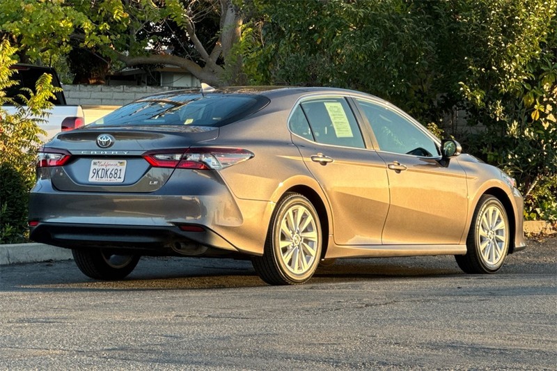 Toyota Camry Vehicle Full-screen Gallery Image 03