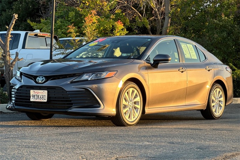 Toyota Camry Vehicle Full-screen Gallery Image 07