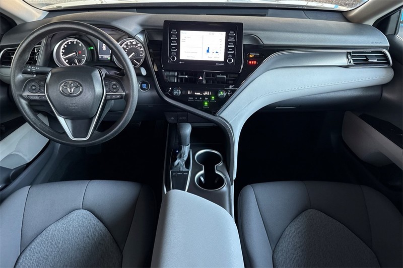 Toyota Camry Vehicle Full-screen Gallery Image 12