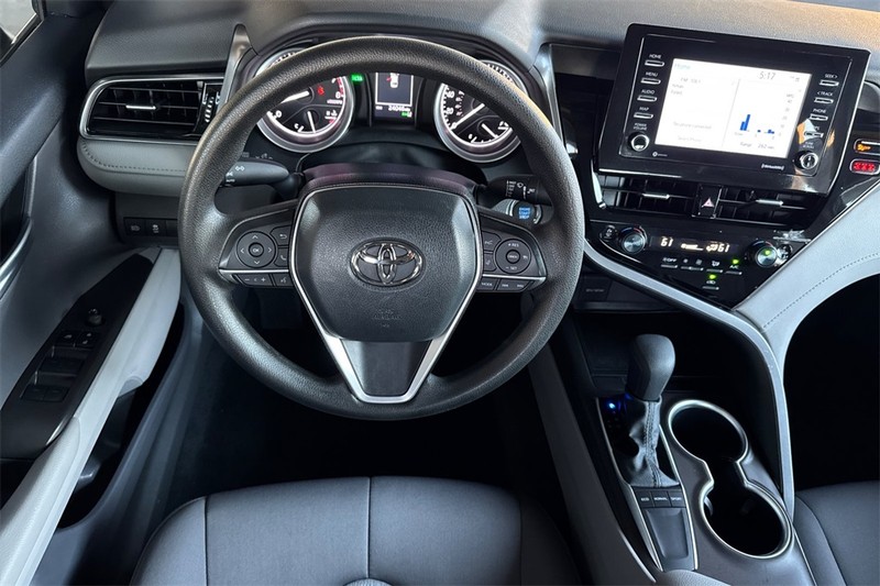 Toyota Camry Vehicle Full-screen Gallery Image 13
