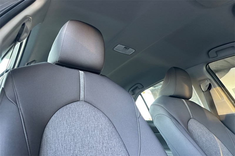 Toyota Camry Vehicle Full-screen Gallery Image 15