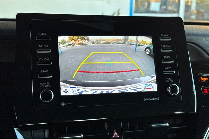 Toyota Camry Vehicle Full-screen Gallery Image 17