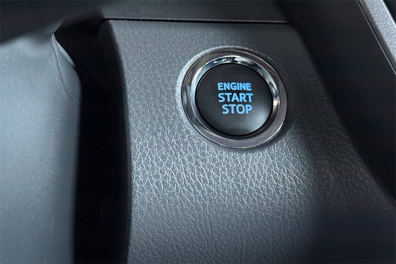 Toyota Camry Vehicle Full-screen Gallery Image 20