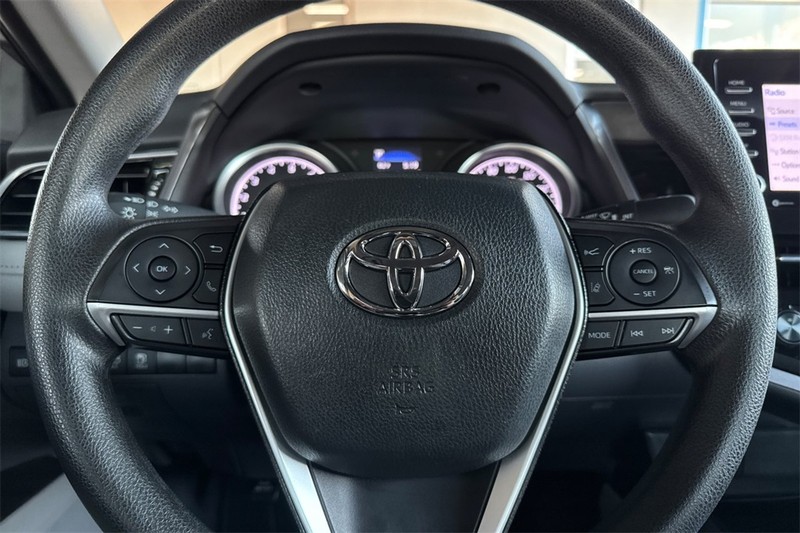 Toyota Camry Vehicle Full-screen Gallery Image 21