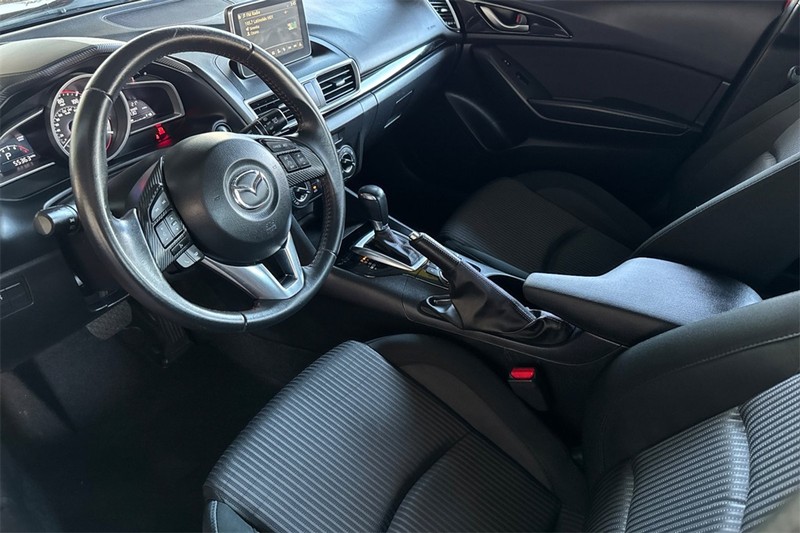 Mazda Mazda3 Hatchback Vehicle Full-screen Gallery Image 09