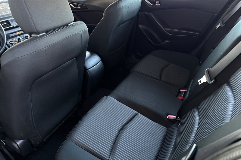 Mazda Mazda3 Hatchback Vehicle Full-screen Gallery Image 11