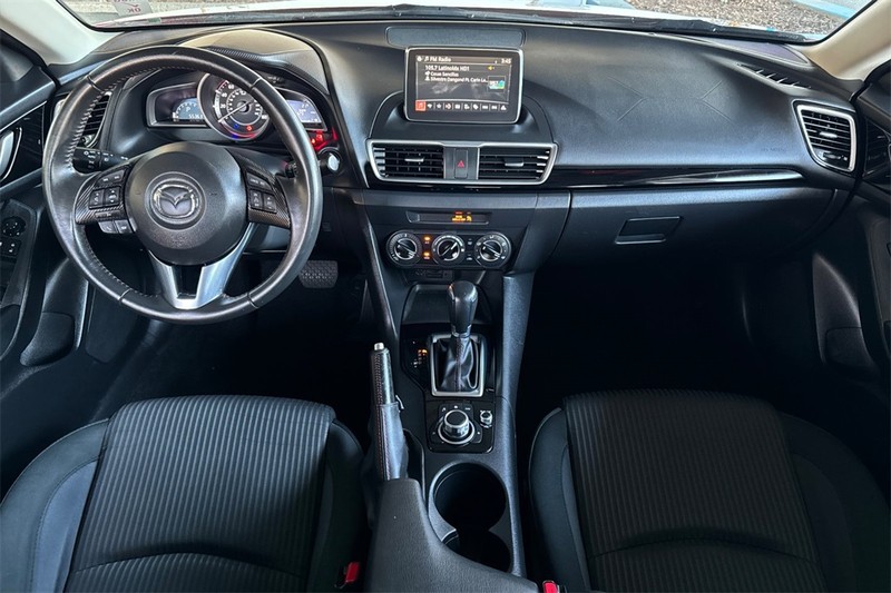 Mazda Mazda3 Hatchback Vehicle Full-screen Gallery Image 12