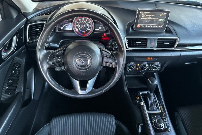 Mazda Mazda3 Hatchback Vehicle Full-screen Gallery Image 13