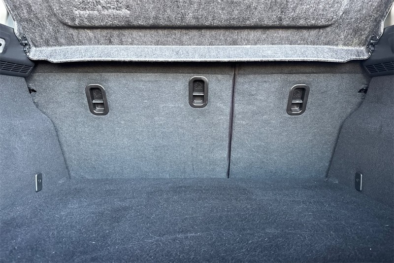 Mazda Mazda3 Hatchback Vehicle Full-screen Gallery Image 14