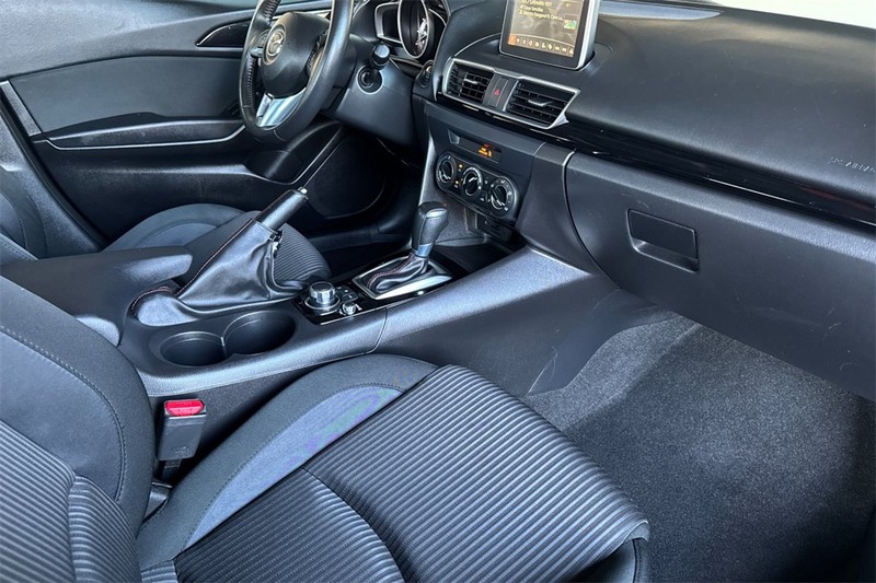 Mazda Mazda3 Hatchback Vehicle Full-screen Gallery Image 15