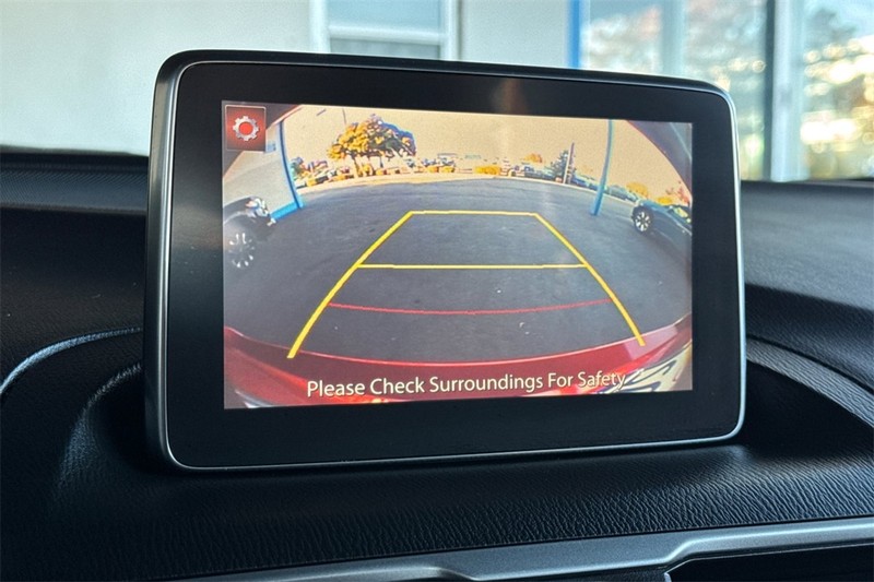 Mazda Mazda3 Hatchback Vehicle Full-screen Gallery Image 18