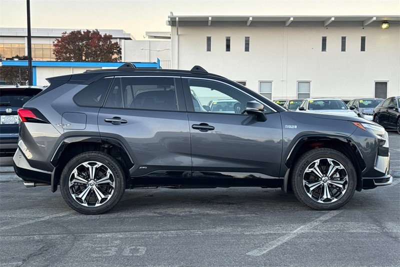 Toyota RAV4 Prime Vehicle Full-screen Gallery Image 02