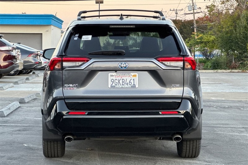 Toyota RAV4 Prime Vehicle Full-screen Gallery Image 04