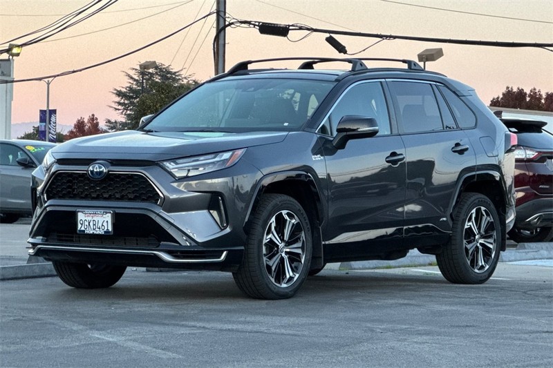 Toyota RAV4 Prime Vehicle Full-screen Gallery Image 07